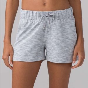 💥LIKE NEW💥 lululemon On The Fly Short - SZ 6